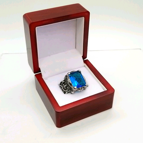 Mans Ring - Picture 1 of 3